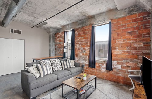 Downtown Apartment | The Nelson Lofts - Unit 1 (1 BR)