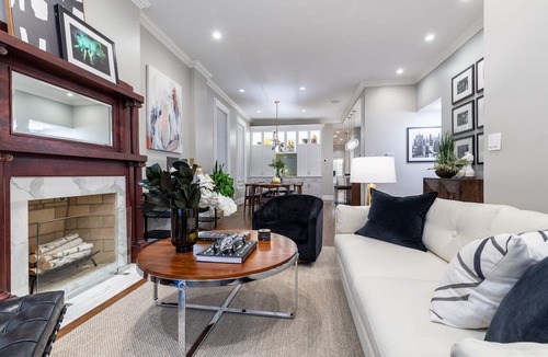 Near North Side Condo | Gorgeous 3BR River North Condo - Free Parking