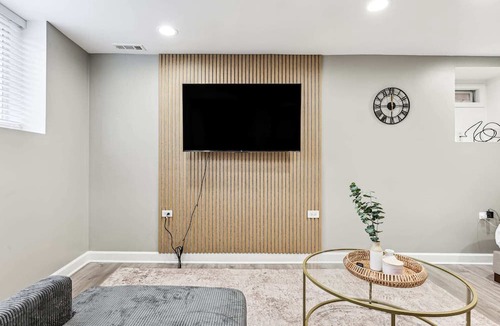 Lincoln Park Apartment | New Garden Studio near Wrigley/DePaul/Dwtn