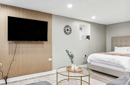 Lincoln Park Apartment | New Garden Studio near Wrigley/DePaul/Dwtn