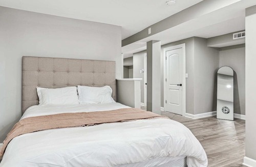 Lincoln Park Apartment | New Garden Studio near Wrigley/DePaul/Dwtn