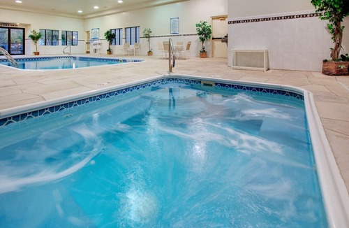 Peoria Condo | Free Breakfast. Pool & Hot Tub. Close to St. Francis Medical Center!