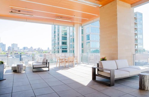 Lower East Side Apartment | Luxury Studio Apt Near Brady St with Balcony and Lake View