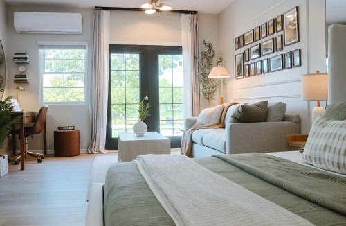 West Dundee Apartment | Charming Riverfront Stay - Heart of Downtown