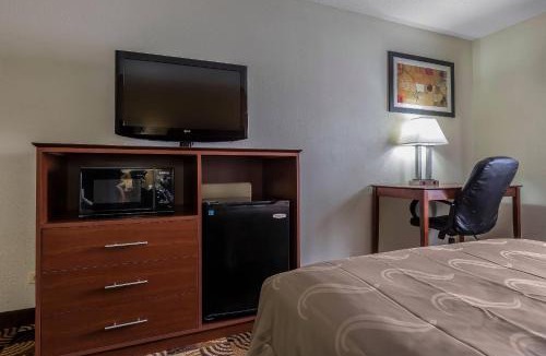 Sycamore Hotel | Quality Inn Sycamore - DeKalb