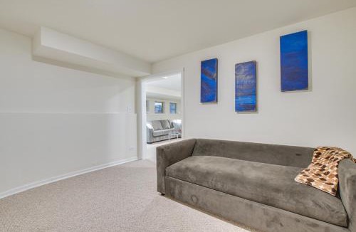 Oakland Apartment | Walk to Lake Michigan: Chicago Apt w/Yard