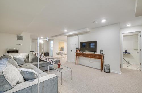 Oakland Apartment | Walk to Lake Michigan: Chicago Apt w/Yard