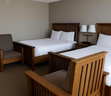 Mundelein Hotel | DoubleTree by Hilton Libertyville-Mundelein