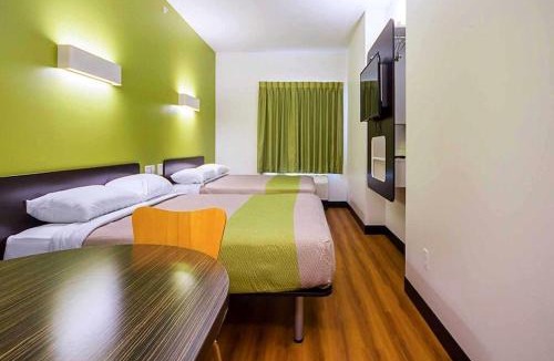 Roseland Hotel | Days Inn by Wyndham South Bend/Notre Dame