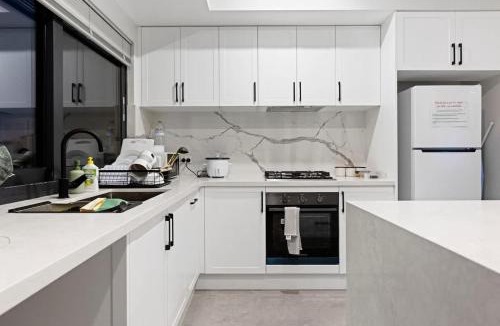 Naperville House | Corporate Entire House 1Walk to Curtin University