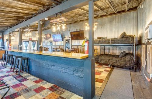 Gerlaw Apartment | Cast & Relax! Lake-View Fishing Cabin in Monmouth