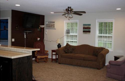 Moscow House | Beautiful Cabin near the Cedar River for a Perfect Family Vacation in Letts, Iowa