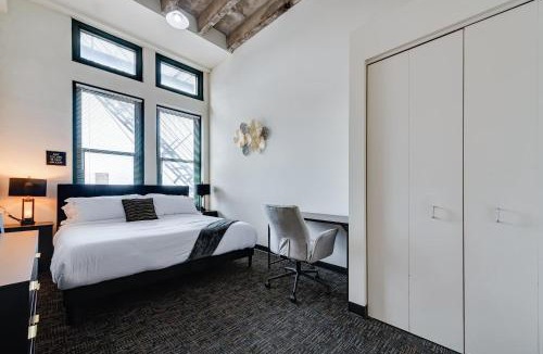 West Loop Apartment | West Loop - City Views With In & Out Parking 5
