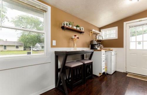 South Bend House | Huddle & Hangout - 3BR House Close to ND