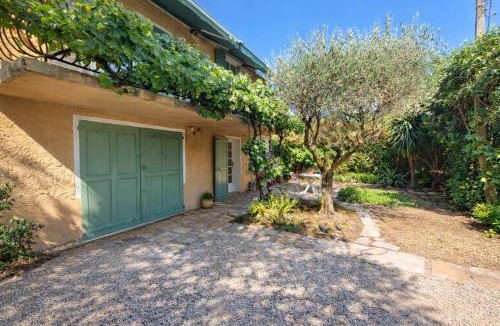 Raphele-les-Arles Apartment | Le jardinet d'Emma - Jacuzzi privé, Jardin au calme entre Arles, Camargue et Alpilles avec parking gratuit