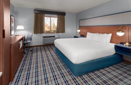 Howard Hotel | AmericInn by Wyndham Green Bay West