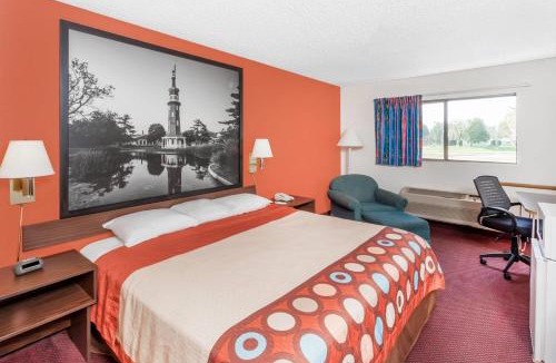Washington Hotel | Super 8 by Wyndham Washington/Peoria Area