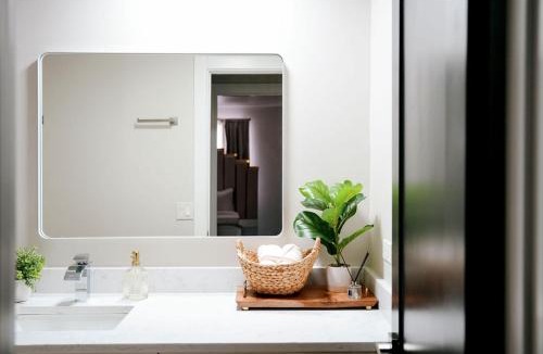O'Hare Apartment | Modern 1BR w/Workspace near O'Hare