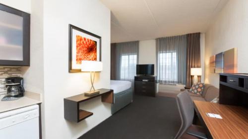Oakbrook Terrace Hotel | Staybridge Suites Chicago-Oakbrook Terrace by IHG