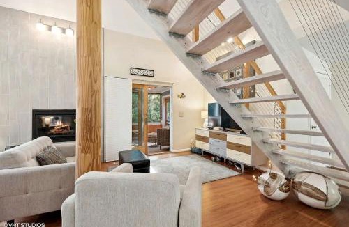 Grand Beach House | Pet Friendly Cottage in Grand Beach, Michigan