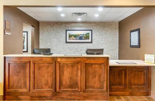 DeKalb Hotel | Comfort Inn DeKalb - University Area