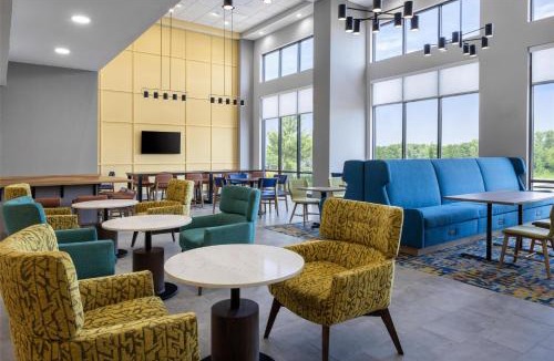 Moline Hotel | Hampton Inn & Suites Moline-Quad City Int'l Aprt