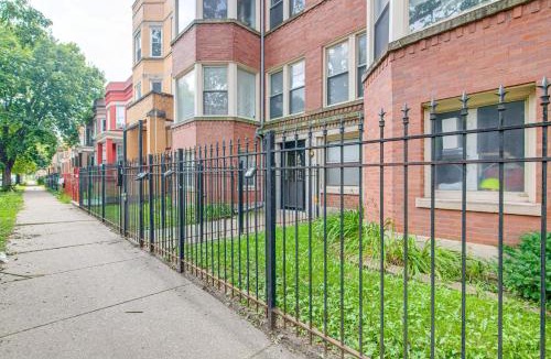 Woodlawn House | 1 Mi to Washington Park: Spacious 1st-Floor Condo!