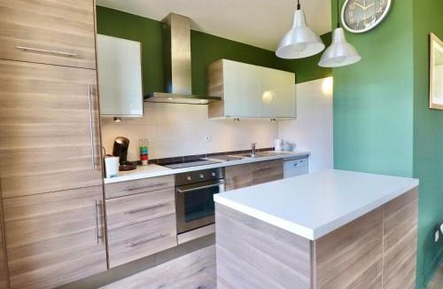 Menthon-Saint-Bernard Apartment | Appartement 3 pièces avec piscine, proche du lac à Annecy - FR-1-432-4