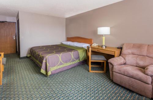 St. Charles Hotel | Super 8 by Wyndham St. Charles
