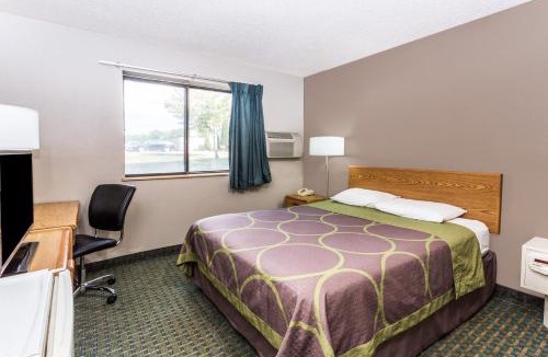 St. Charles Hotel | Super 8 by Wyndham St. Charles