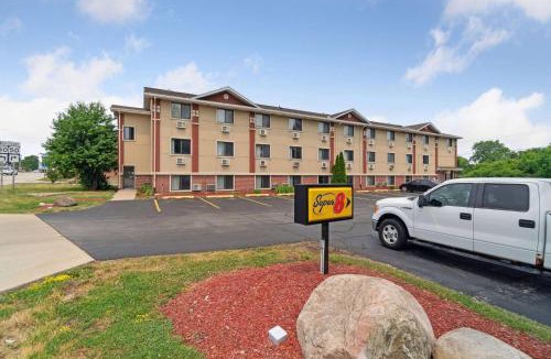 Kenosha Hotel | Super 8 by Wyndham Kenosha/Pleasant Prairie
