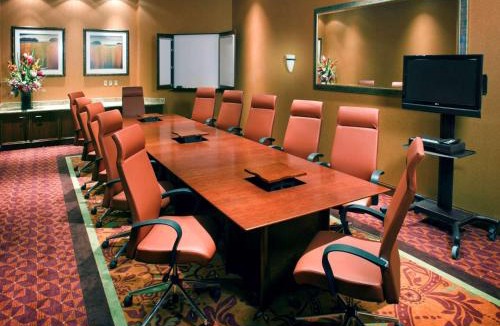 Peoria Hotel | Embassy Suites East Peoria Hotel and Riverfront Conference Center