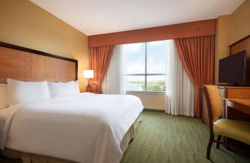 Peoria Hotel | Embassy Suites East Peoria Hotel and Riverfront Conference Center