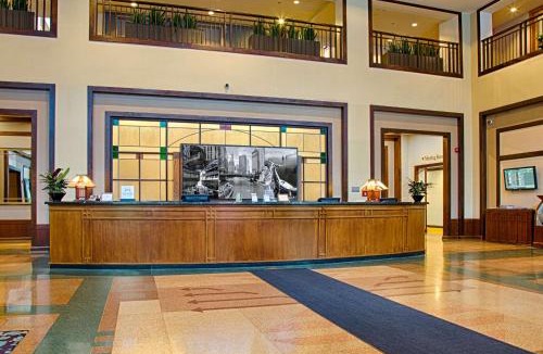 Rosemont Hotel | Embassy Suites by Hilton Chicago O'Hare Rosemont