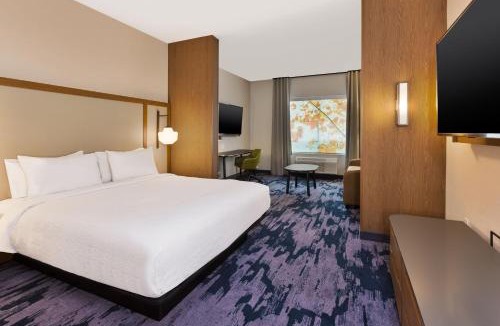 Alpine Center Hotel | Fairfield by Marriott Inn & Suites Grand Rapids North