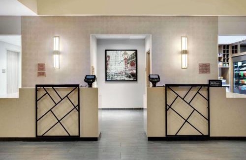 Bedford Park Hotel | DoubleTree by Hilton Chicago Midway Airport, IL