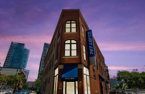 River West Hotel | 747 Lofts by RedAwning - River West, Third Floor Chicago