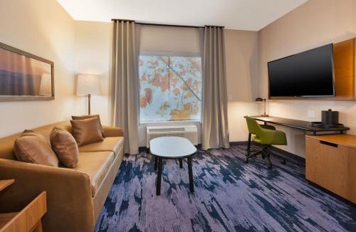 Alpine Center Hotel | Fairfield by Marriott Inn & Suites Grand Rapids North
