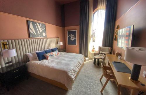 East Town Hotel | Kinn Guesthouse Downtown