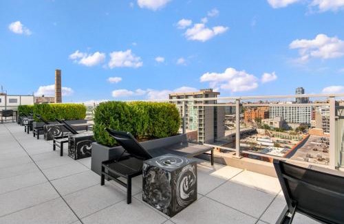 West Loop Gate Apartment | Jeffjack Heated Pool Penthouse in Chicago's West Loop