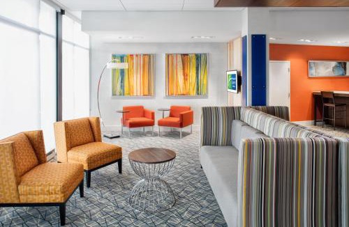 Peoria Hotel | Holiday Inn Express East Peoria - Riverfront by IHG
