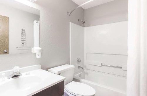 St. Charles Hotel | Super 8 by Wyndham St. Charles