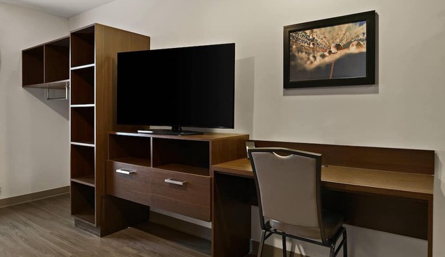 Woodspring Suites East Lansing - University Area