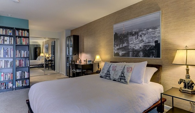 ☀ Cozy Aviation ✈ Style Lake View Condo @ The Shores