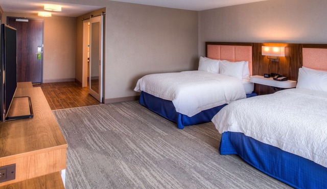 Hampton Inn & Suites Wixom