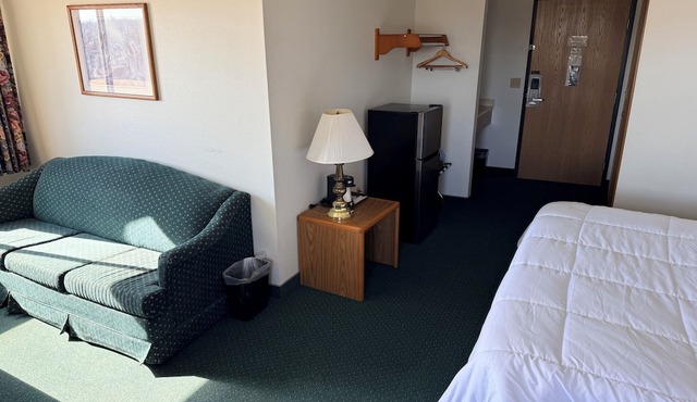 Budget Inn and Suites
