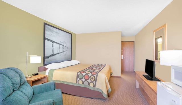 Super 8 by Wyndham Mt Pleasant