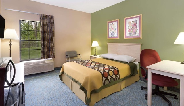Super 8 by Wyndham Freeport
