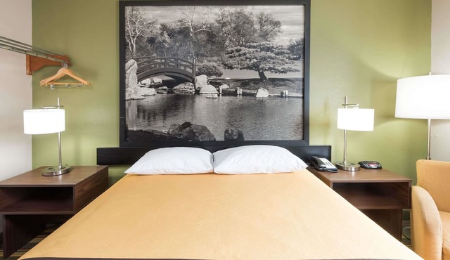 Super 8 by Wyndham Bloomington/Normal
