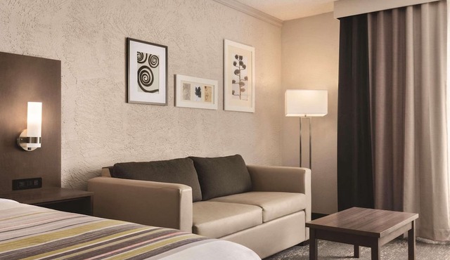 Country Inn & Suites by Radisson, Mt. Pleasant-Racine West, WI